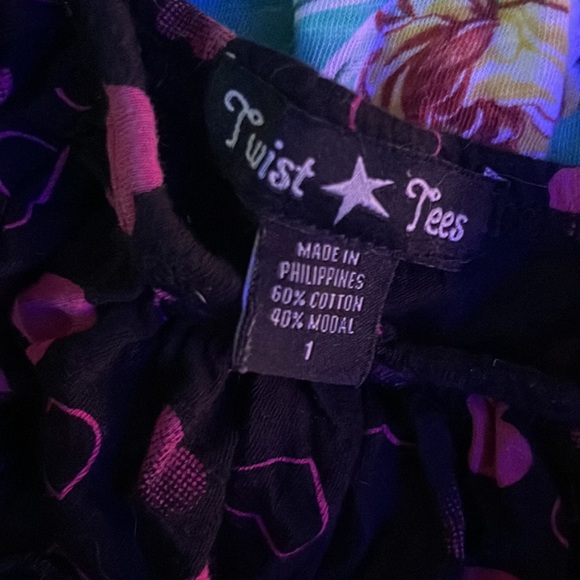 Torrid Twist Tees Heart Tank 1x - Picture 8 of 8